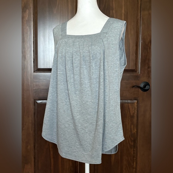 Gray Sleeveless Women's Top Size XL - Picture 1 of 4